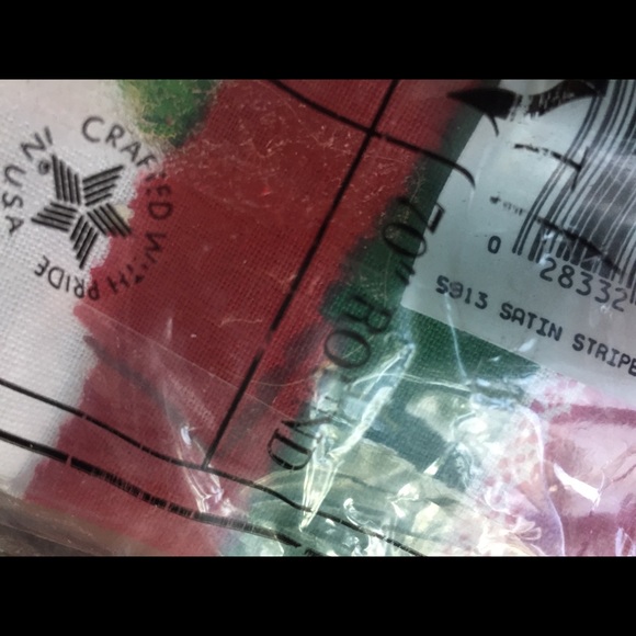 Vintage Christmas 70” round tablecloth & napkins 1988 - Picture 6 of 10